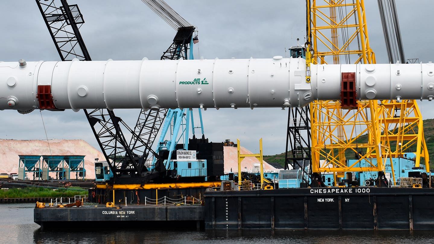 Air Products' MCR (R) Main Cryogenic Heat Exchanger being loaded onto a ship