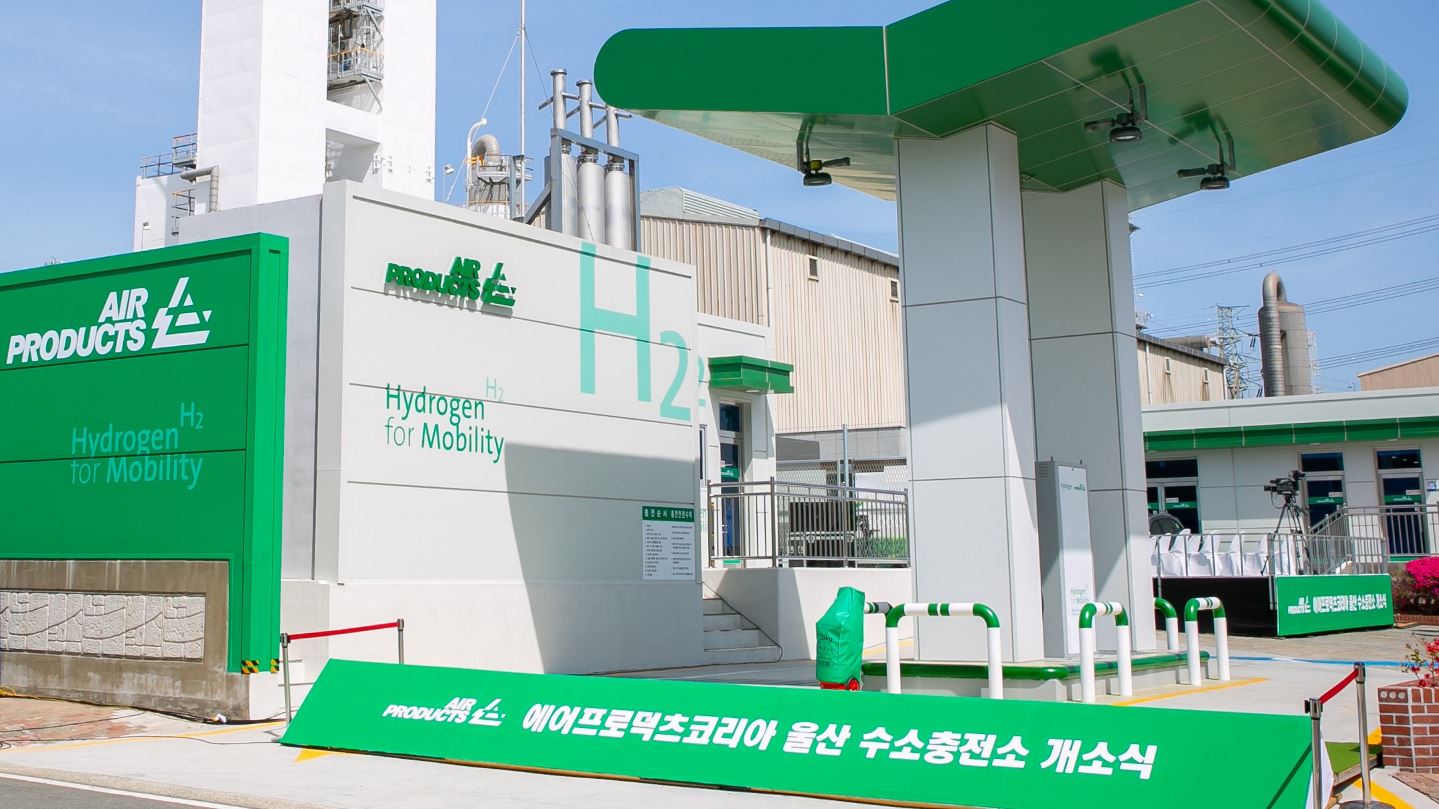 Hydrogen fueling station at Air Products' industrial gases facility in Ulsan City, South Korea; 