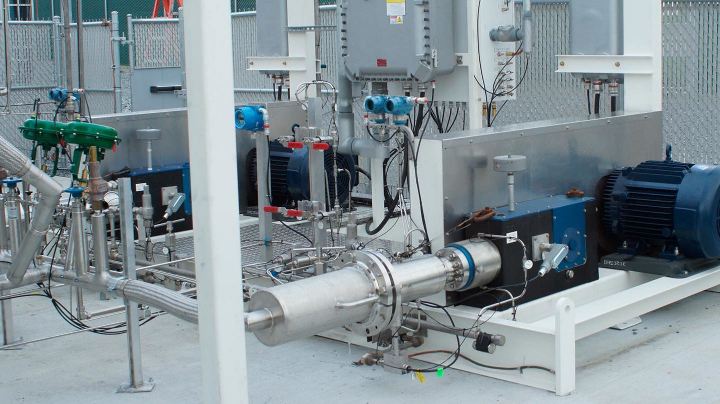 Photo of the Cryogenic Hydrogen/Helium Compressor system at a customer site