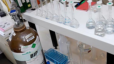 BIP cylinder with lab equipment
