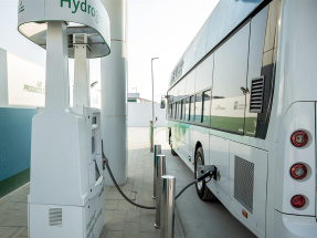 Bus fueling at Air Products hydrogen fueling station