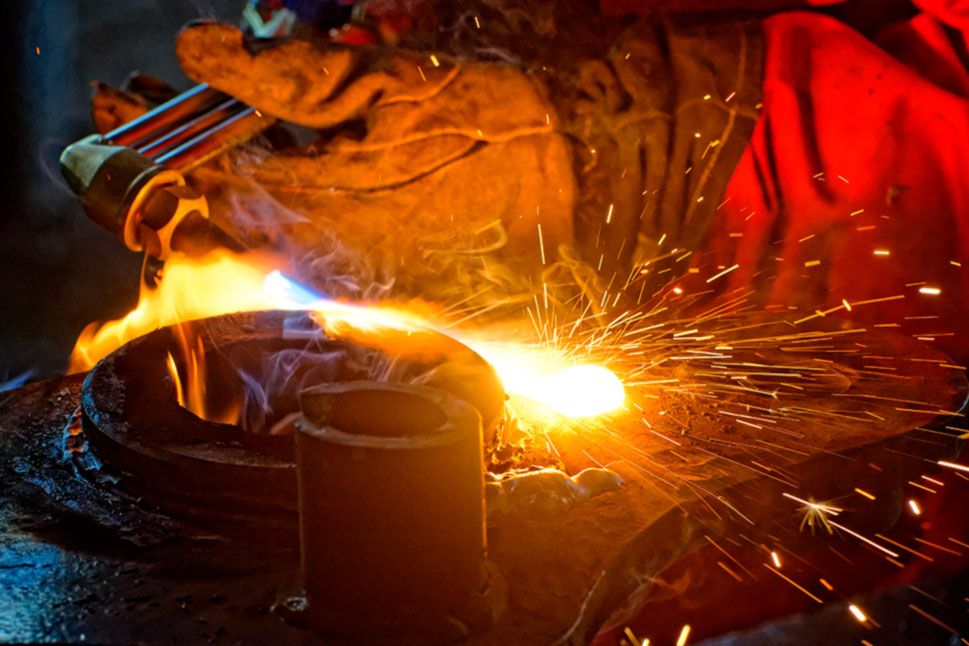 Gouging using acetylene as the fuel gas