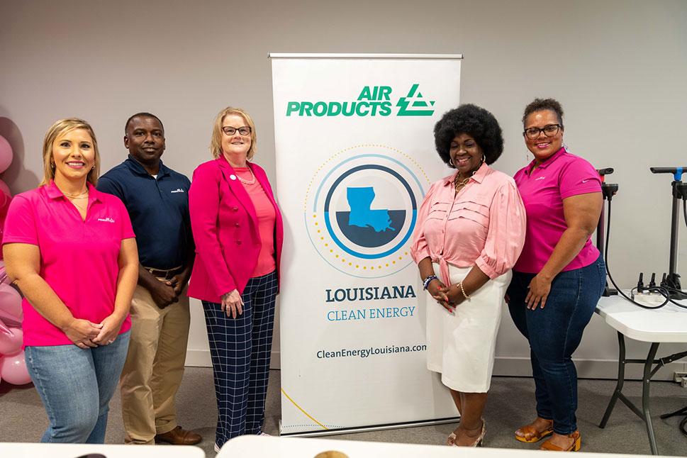 Air Products Louisiana-based employees discuss carbon capture and sequestration at STEM workshop for girls