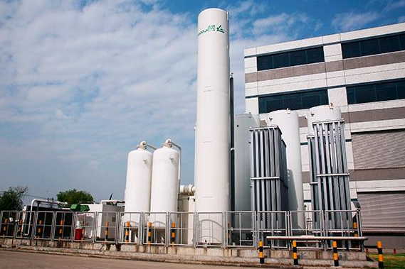 Liquid nitrogen storage tanks and vaporizers